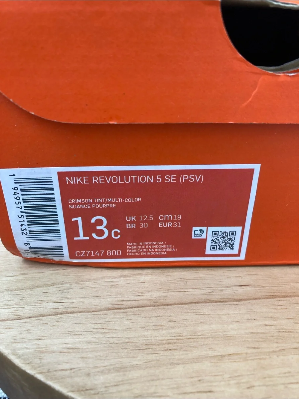 SALE! 50% Off Nike Kids Peach and White Lightweight Sneaker Size: 13c